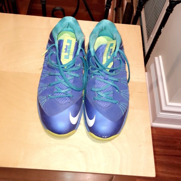 Nike Other - Nike Lebrun low top basketball shoe